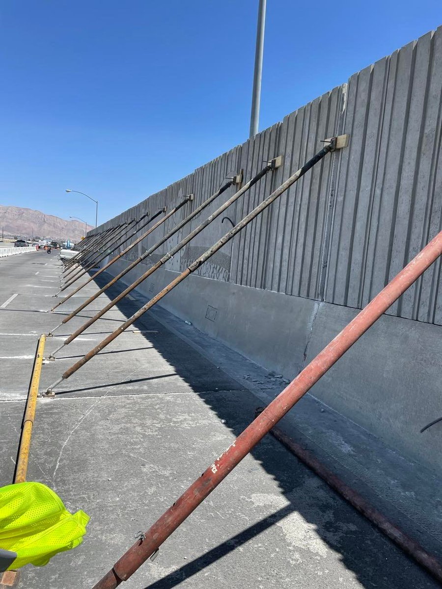 I515FixLV's tweet photo. 🚧 REMINDER 🚧

Eastern Avenue will be closed from 9 pm tonight until 5 am tomorrow as crews pour the final swath of concrete on the bridge deck. 

They will also be erecting the sound wall on the north side of the bridge and finish up these walls on the south side. https://t.co/Bo7jhE292L