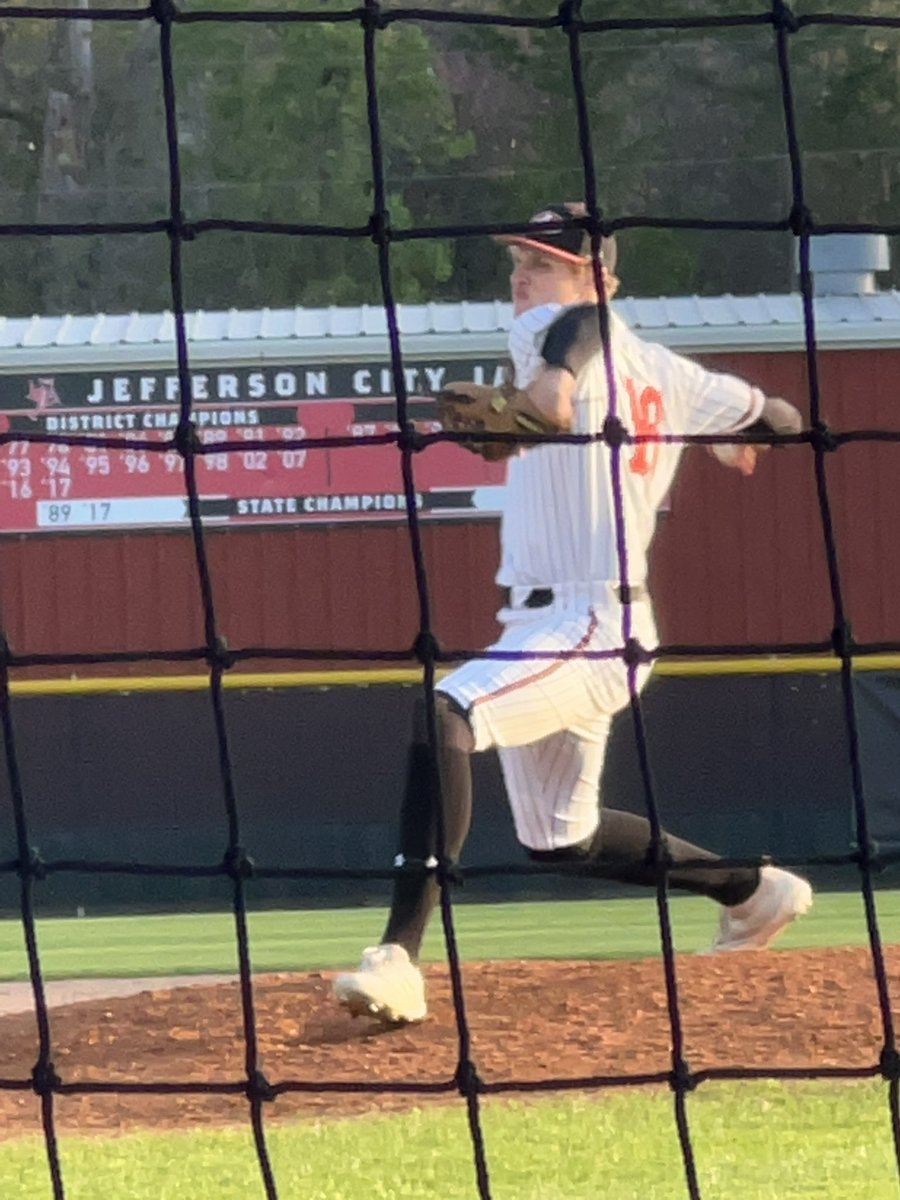 MidMoElite's tweet photo. Cole Heller putting in work on the mound! We love our dual sport athletes!
#midmoelite https://t.co/tAr6msDDT6