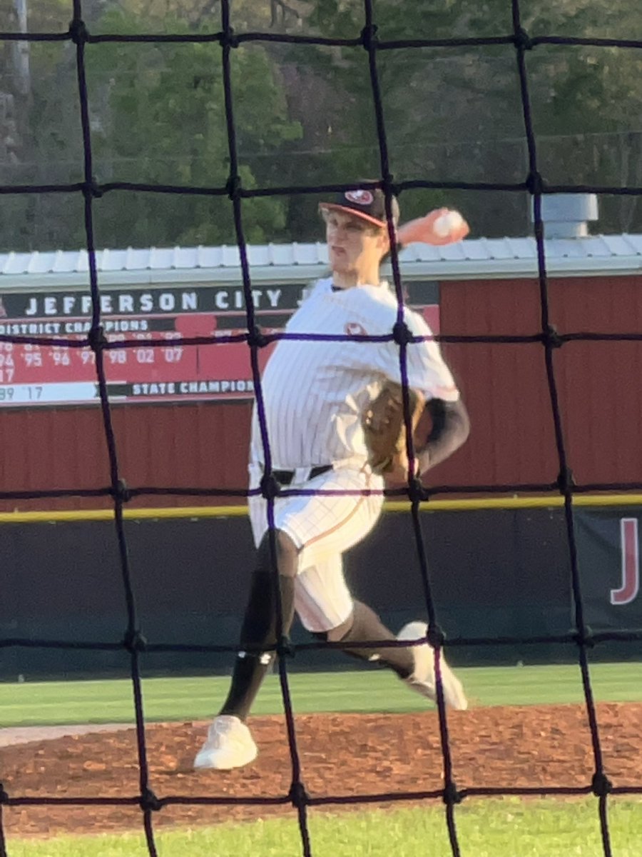 MidMoElite's tweet photo. Cole Heller putting in work on the mound! We love our dual sport athletes!
#midmoelite https://t.co/tAr6msDDT6