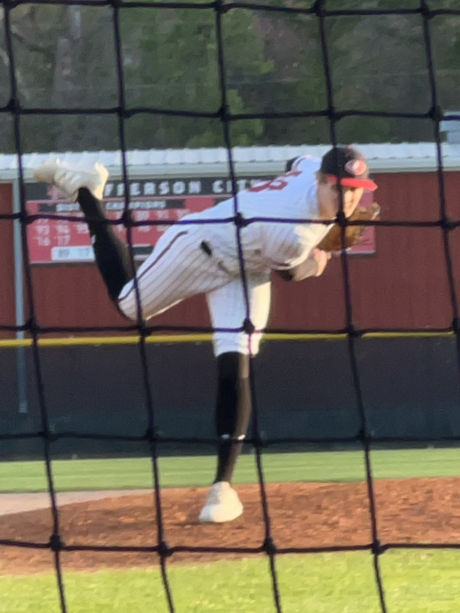 MidMoElite's tweet photo. Cole Heller putting in work on the mound! We love our dual sport athletes!
#midmoelite https://t.co/tAr6msDDT6