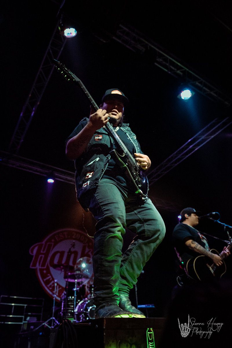 Hank's Texas Grill tweet media