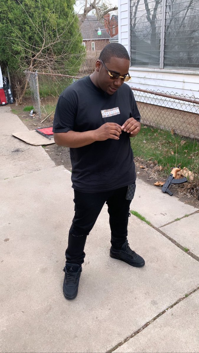 ___Head's tweet image. 