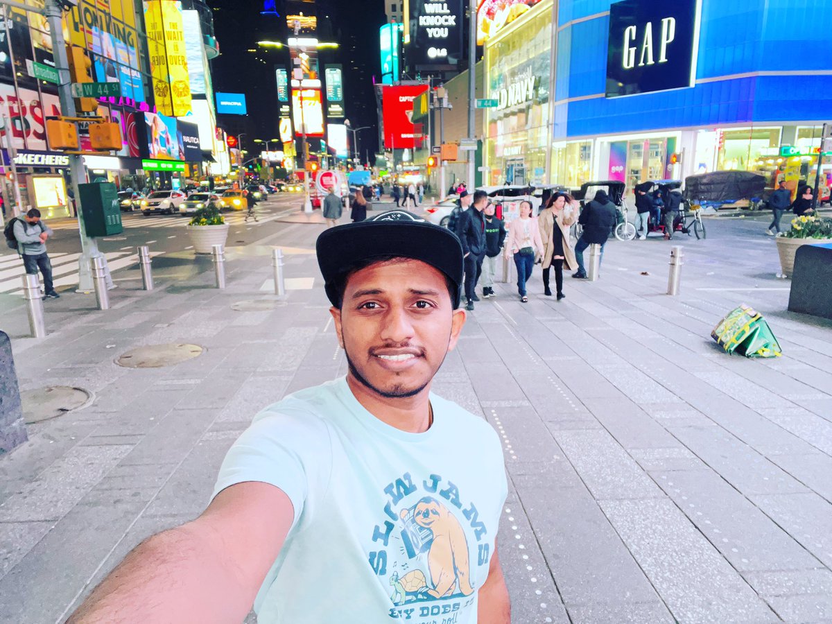 PUSHPAKBHOIR's tweet photo. #TimesSquare well this is my first post on new #Twitter. Cheers 😝 https://t.co/yvGB9ex8Fx