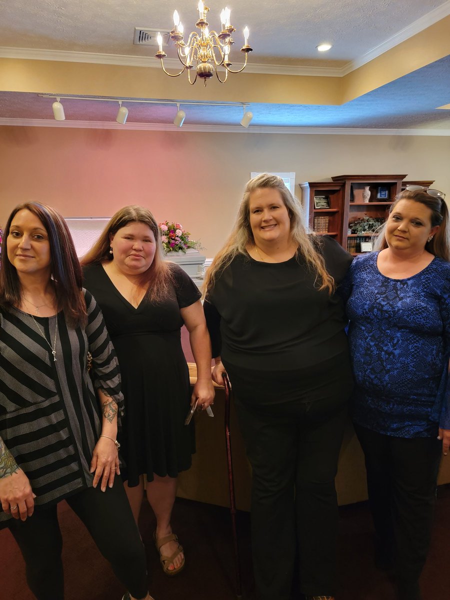 HandChristi's tweet image. Childhood friends together again