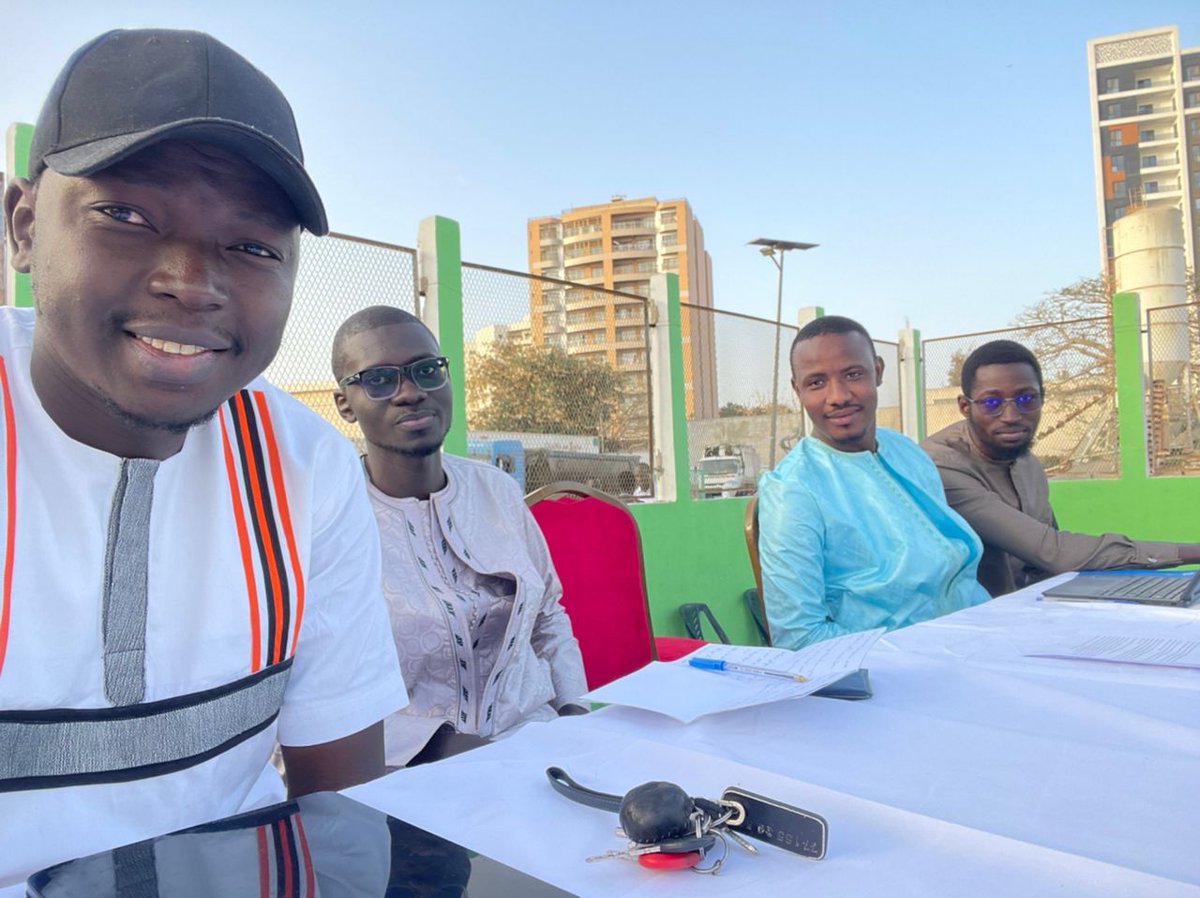 EERKL3's tweet photo. Le Coordinateur d' #EERKL M. OUSMANE DIOUF remercie les Panelistes (M. SEYDINA ABABACAR NGOM ET M. MOHAMADOU ABDOULAYE GUEYE) qui ont éclairé nos lanternes sur "La Jeunesse Kaolackoise Face à l'engagement Communautaire;
1/2 https://t.co/DErEq0il4b