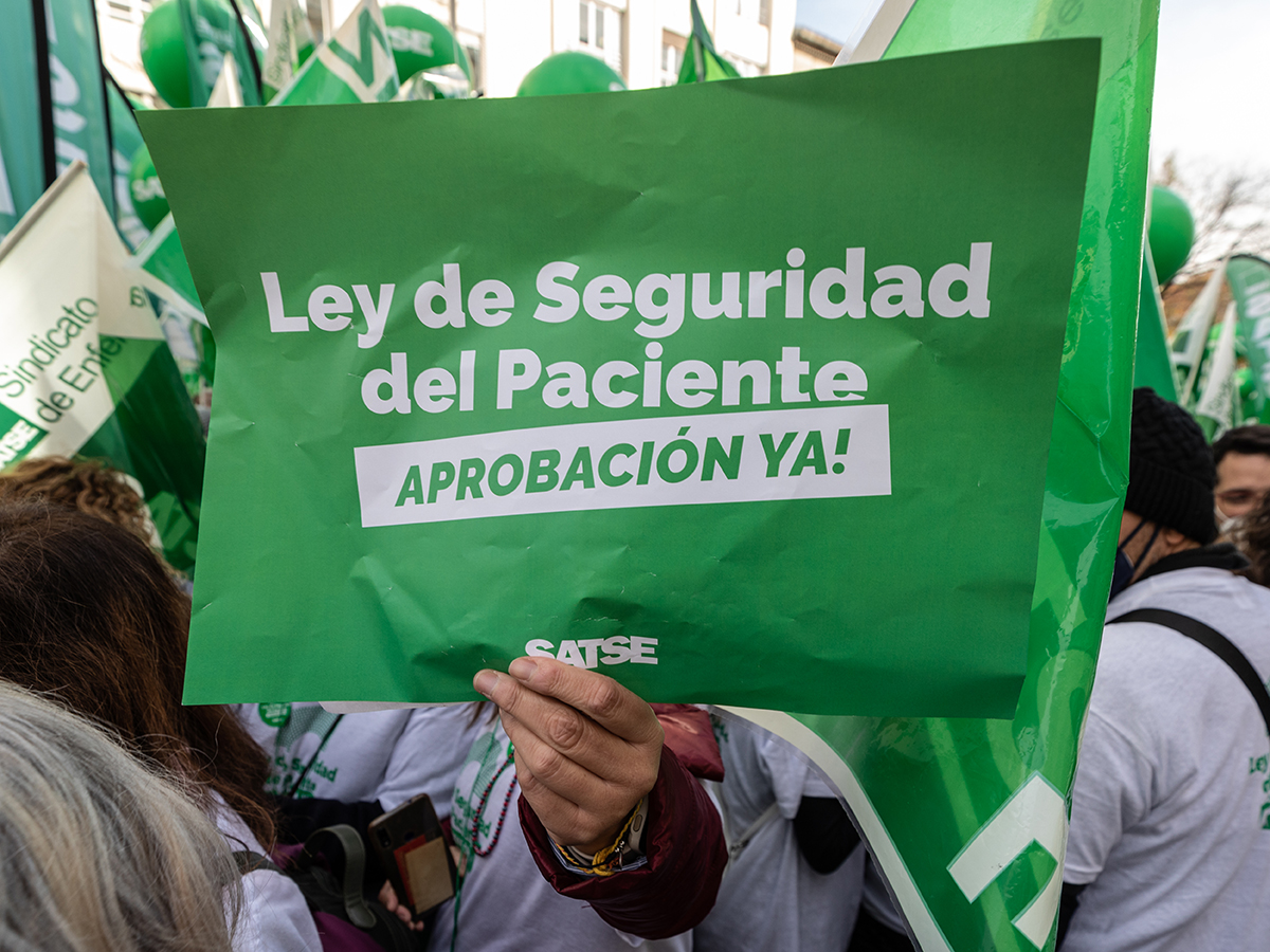 Señorías, ¡CUMPLAN SU COMPROMISO!

Hoy volvemos a concentrarnos frente al <a href="/Congreso_Es/">Congreso</a> para denunciar el injustificable bloqueo de la Ley de Seguridad del Paciente

<a href="/PSOE/">PSOE</a> <a href="/populares/">life</a> <a href="/PODEMOS/">Podemos</a> <a href="/CiudadanosCs/">Ciudadanos 🇪🇸🇪🇺</a> <a href="/vox_es/">VOX 🇪🇸</a> <a href="/eajpnv/">EAJ-PNV</a> <a href="/Esquerra_ERC/">Esquerra Republicana</a> #ExigimosSoluciones #FaltanMiles