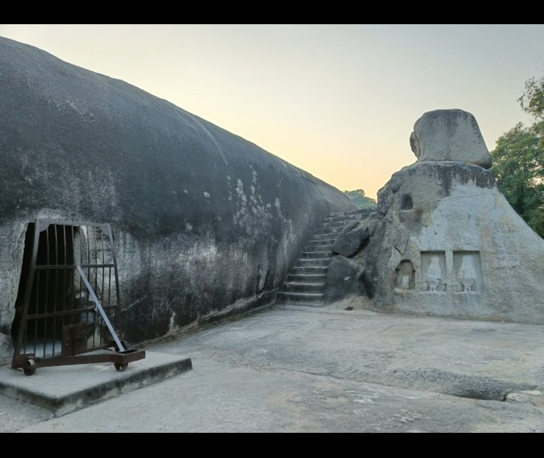 amber_bbol's tweet photo. @Hindi_panktiyan Barabar Caves https://t.co/YZFyd45MXB