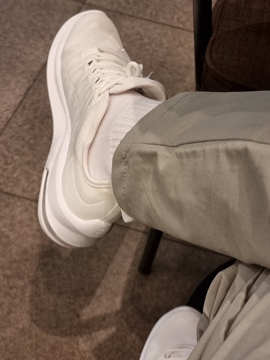 socks1900's tweet image. 오늘은 새신발~♡
역시 나이키가 젤이뽀ㅎㅎ