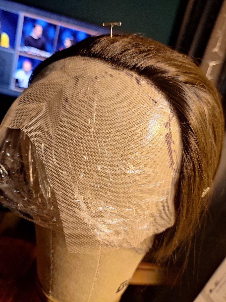 estelofimladris's tweet image. He begins. #wigmaking #alldaggers