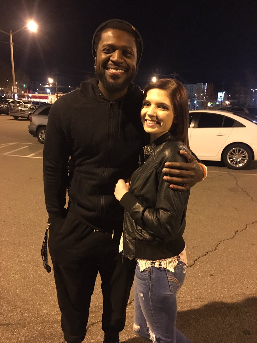 MacyyRaee's tweet photo. The things I would do to find my signed shirt and meet this man again. Talk about someone who makes baseball fun @DatDudeBP is your guy 😍⚾️❤️ https://t.co/6caVtxhGxT
