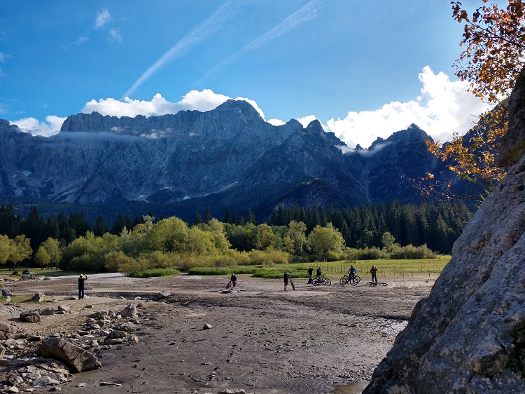 SonoitaliaInfo's tweet photo. Malerisch liegen die beiden bezaubernden #Laghi di #Fusine. Die #Seen sind einer der schönsten Orte der Region #Friaul-Julisch Venetien. Erreicht haben wir sie von #Tarvis mit dem #MTB. 👉https://t.co/0MkNdof60y @Ilfriulivenezia @FVGlive @IlTarvisiano @CiaoNico https://t.co/1B9HdJuk9R