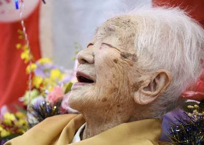 È morta Kane Tanaka. Aveva 119 anni ed era considerata la persona più anziana al mondo.