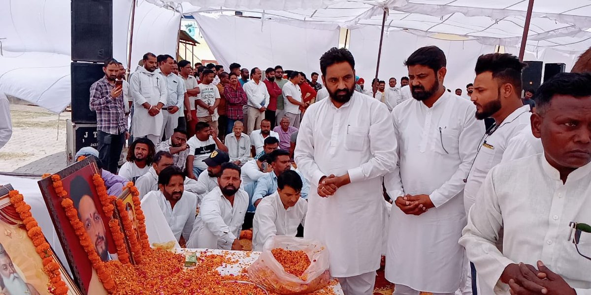 OPKalyan1's tweet photo. 25 अप्रैल 2022 क़ो यमुनानगर हरियाणा मे  वीर जानू वाल्मीकि की शोक सभा मे देश भर से समाज के जिम्मेदार लोगो ने पहुंच कर श्रद्धांजली अर्पित की। शोक सभा के बाद उपस्थित सामाजिक कार्यकर्ताओं ने पैदल मार्च कर कमानी चौंक पर डीएम क़ो ज्ञापन दिया, हत्यारो क़ो जल्द गिरफ्तार करने की मांग की। https://t.co/91Qp1Q6TaH