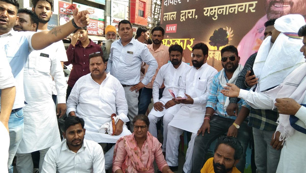 OPKalyan1's tweet photo. 25 अप्रैल 2022 क़ो यमुनानगर हरियाणा मे  वीर जानू वाल्मीकि की शोक सभा मे देश भर से समाज के जिम्मेदार लोगो ने पहुंच कर श्रद्धांजली अर्पित की। शोक सभा के बाद उपस्थित सामाजिक कार्यकर्ताओं ने पैदल मार्च कर कमानी चौंक पर डीएम क़ो ज्ञापन दिया, हत्यारो क़ो जल्द गिरफ्तार करने की मांग की। https://t.co/91Qp1Q6TaH