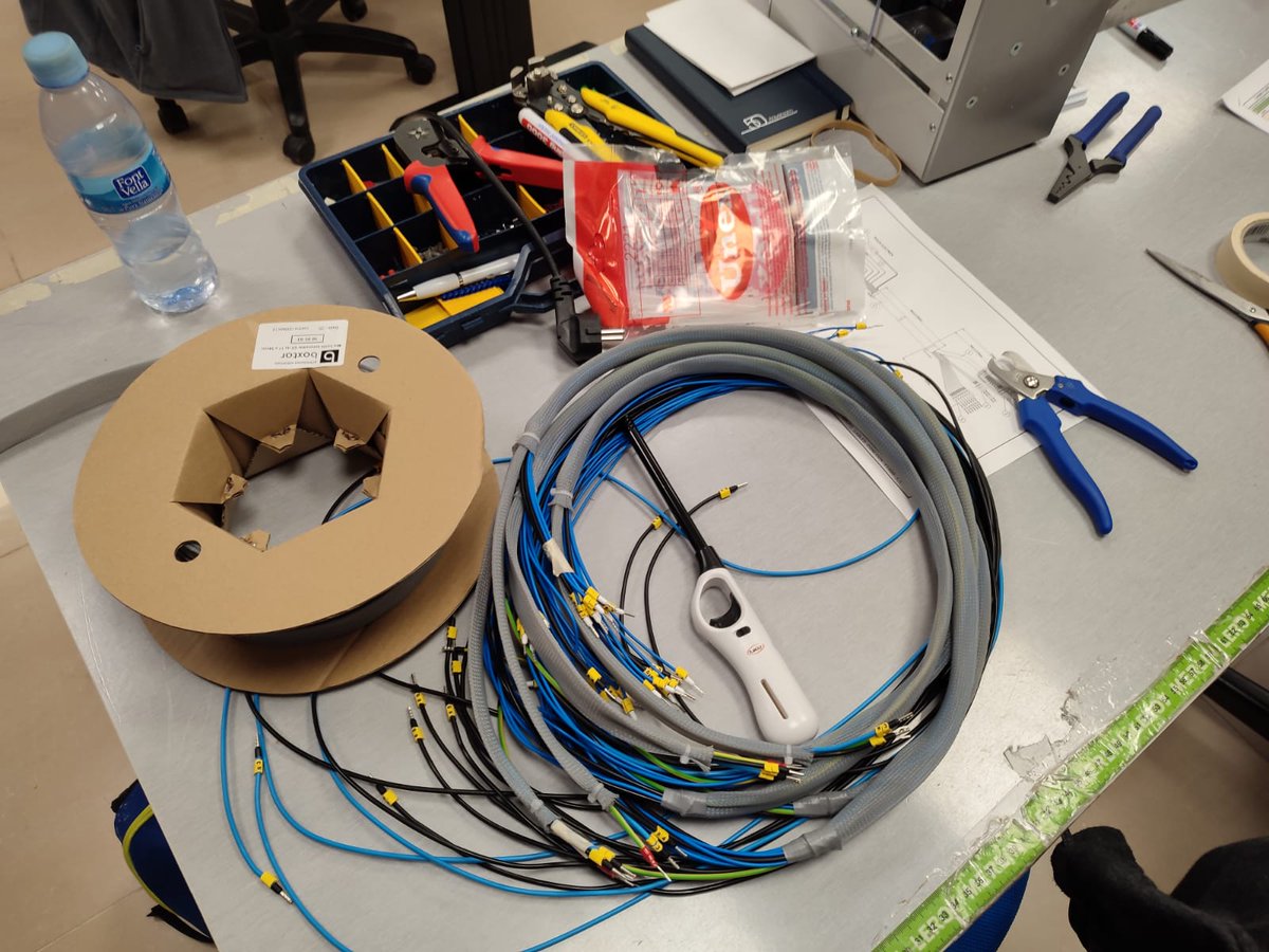 En CVI fabricamos e instalamos cuadros eléctricos industriales de control, de servidores, de electrónica.
En la imagen: el confeccionado de mangueras 😉
Llámanos si quieres más información
 ℹ 963 219 192
 🖥️ controlvi.com

#cuadroselectricos #electronica #electricidad