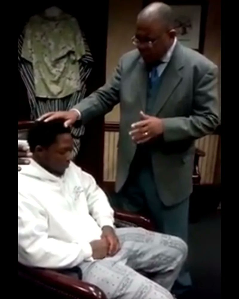 rechpauline's tweet photo. Bishop Crudup prays for Percy after his release from prison prior to his eye removal surgery! #prayer #justiceforpercy #DOJ #investigate #MDOC #allfacilities #paroleboard #probation #paroleofficers #helpinthehouse #Solutionist #iamaningredient #JusticeGeneral https://t.co/R5NozVLtjt