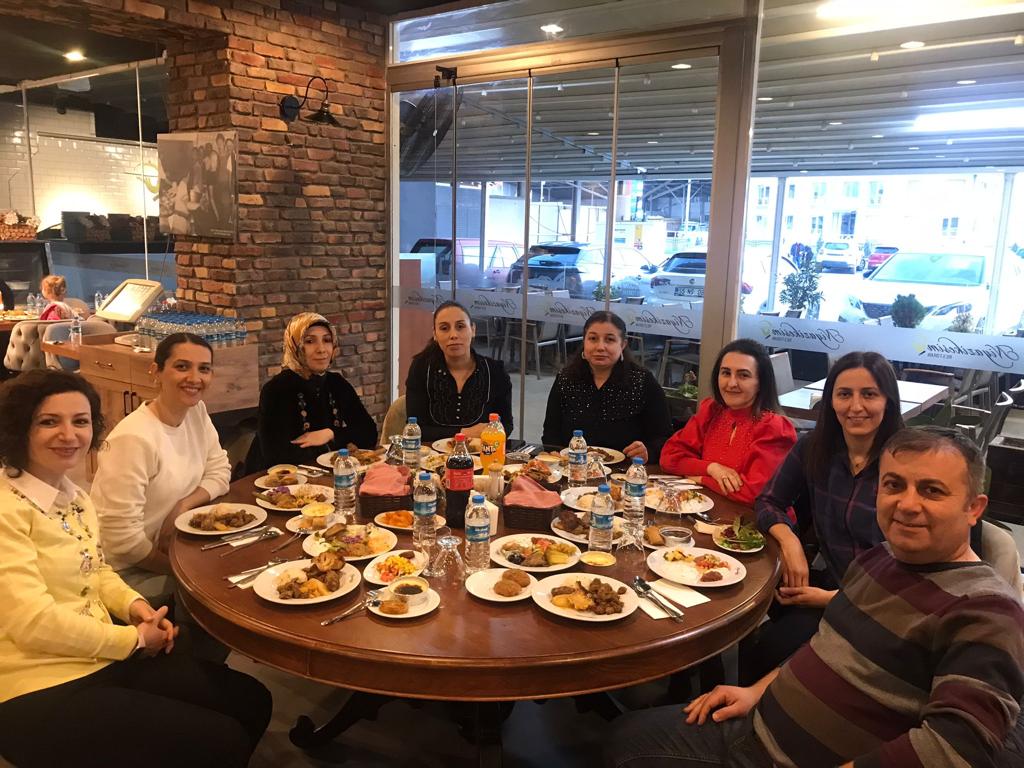 Okul idareci ve öğretmenlerle iftar yemeğimiz <a href="/KadirIRAK5/">Kadir ÇIRAK</a> <a href="/EmineSivri5/">Emine SİVRİ ER</a> <a href="/mehmetalikatip1/">Mehmet Ali KATİPOĞLU 🇹🇷</a> <a href="/bafra_mem/">Bafra İlçe Millî Eğitim Müdürlüğü</a> <a href="/samsunmem/">Samsun İl Milli Eğitim Müdürlüğü</a> <a href="/bafrakaymakam/">Bafra Kaymakamlığı</a>