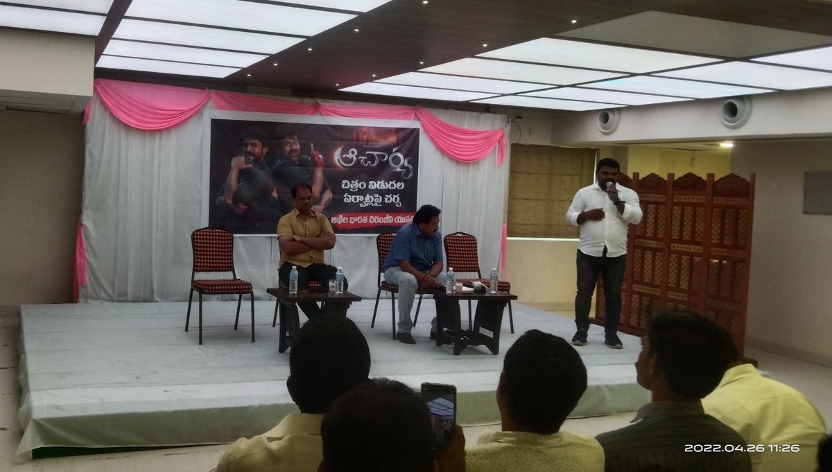 TeamRcGuntur's tweet photo. #ఆచార్య చిత్రం విడుదల ఏర్పాట్లు పై చర్చ..

బెజవాడ లో 🔥🔥🔥🔥

@AlwaysRamCharan 

@KChiruTweets https://t.co/Ms7eKi3fHf