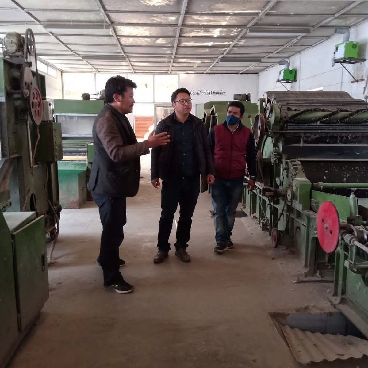 PashminaCop's tweet photo. Shri Stanzin Chospel EC Cooperative LAHDC leh visited Pashmina De-hairing plant today along with Dr Abbas DRC Leh Dr Abbas. https://t.co/QqjZdLAtwb
