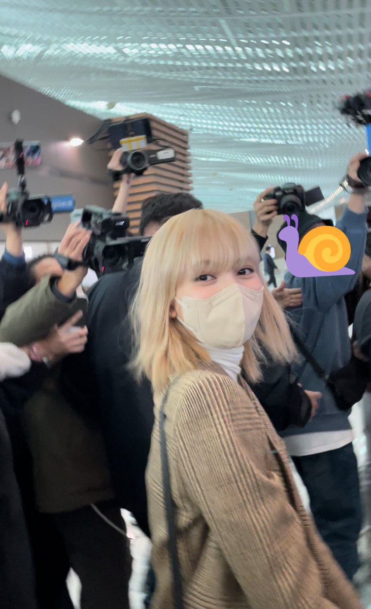 LMBSOTBFEFSKFL's tweet photo. Missing you lili
I'm listening to the longest charting song by K-pop soloist on Billboard 200 #MONEY by #LISA https://t.co/PXCNT3PnuB