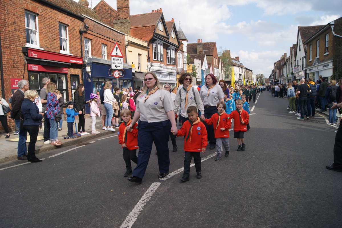 1stSAScoutGroup's tweet photo. Fantastic to see our new Squirrel Drey leading the Scout Group down Ware High Street during the first St George’s Day Parade in 3 years! 

A huge turnout from our boys and girls and all the other Scout and Guiding groups - and so many familes and friends. #StGeorgesDay2022 https://t.co/z4Gso3lJtK