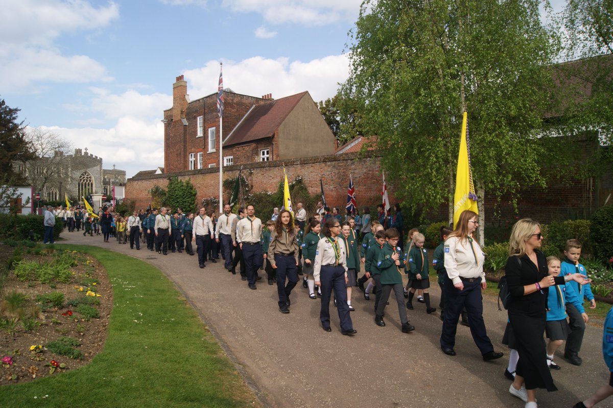 1stSAScoutGroup's tweet photo. Fantastic to see our new Squirrel Drey leading the Scout Group down Ware High Street during the first St George’s Day Parade in 3 years! 

A huge turnout from our boys and girls and all the other Scout and Guiding groups - and so many familes and friends. #StGeorgesDay2022 https://t.co/z4Gso3lJtK