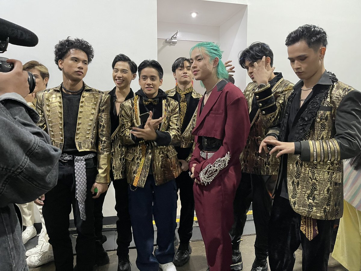 Official_ALAMAT's tweet photo. Alamat with C13 of @vxonofficial (@PPOPCONVENTION backstage) https://t.co/Naokl4moZv