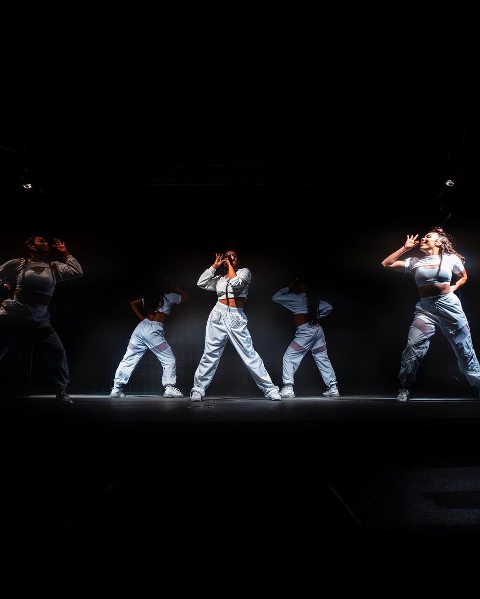 dlowb30's tweet photo. took these for @Tinashe !! 
PLEASE LIKE AND RT TO HELP YB GET SEEN!! @Tinashe https://t.co/RipeiM3Oc4