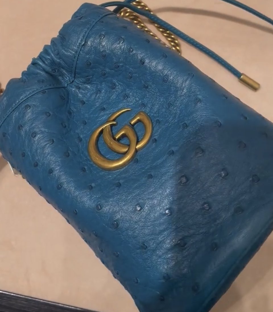 Ángel Vázquez Twitter પર: ".@Gucci lanza el bolso #GucciMonterrey edición limitada tipo bucket Bag, (10 bolsos) en piel de avestruz y un precio de $84,900. Solo disponible en boutique de la