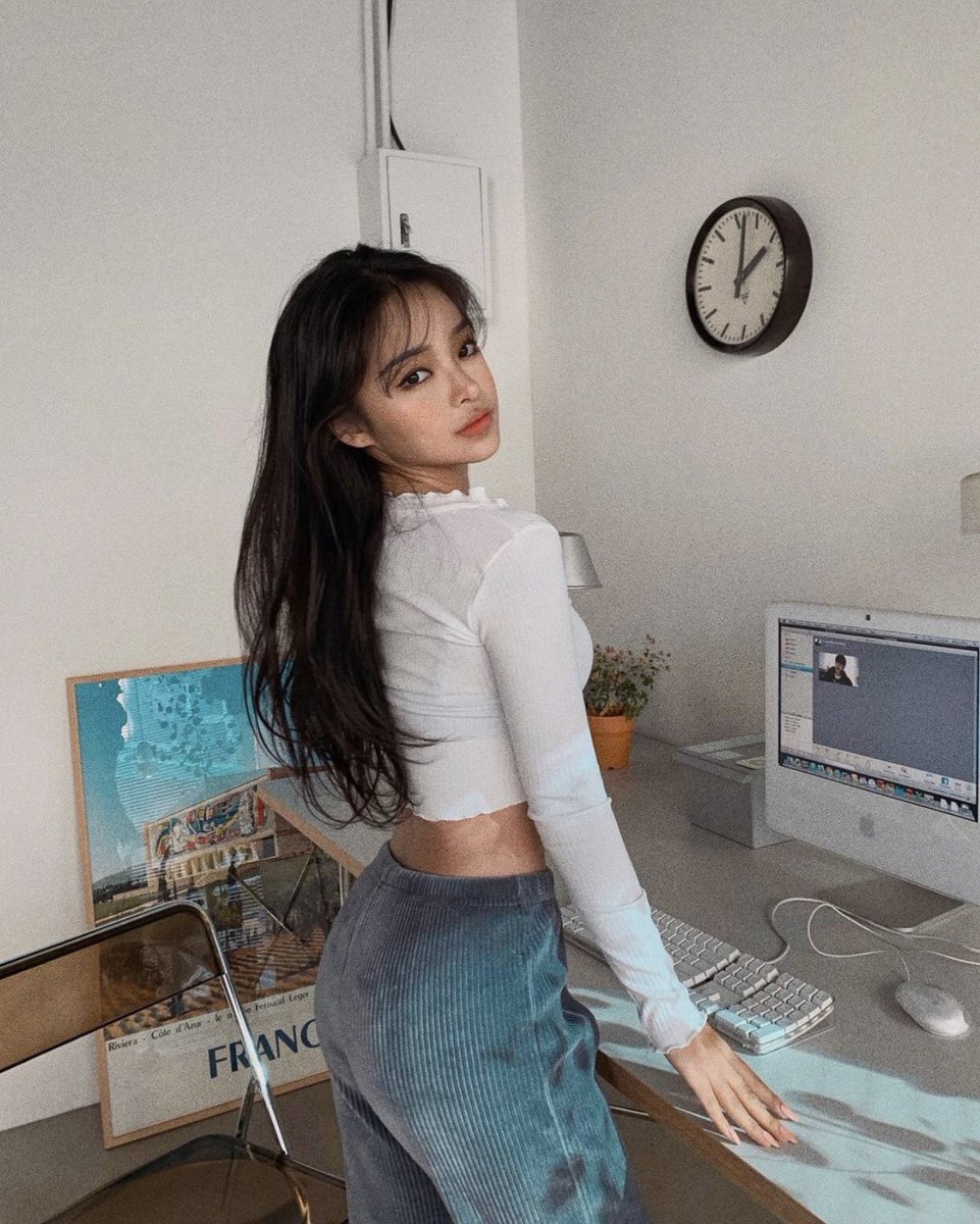 ⠀        

⠀   清水 潔子 — log. 
⠀   04262022
⠀   busy day. hair up or down? 
⠀
⠀