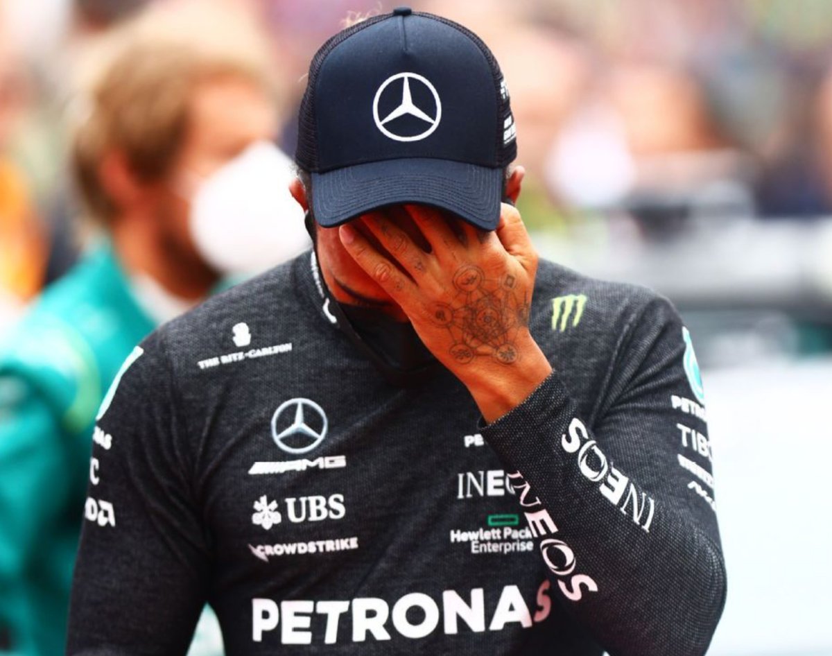 MkzFercho's tweet photo. Lewis Hamilton: "Estoy fuera del campeonato", el duro golpe que ha significado Imola.
https://t.co/UajPiHb46R
#formula1 #f1 #mercedes #hamilton #Imola https://t.co/3PakSUbT5A