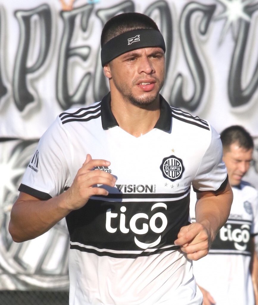 angelojeda_r's tweet photo. Rodrigo Rojas nunca debió irse del Olimpia. https://t.co/EFg2OjF9xy