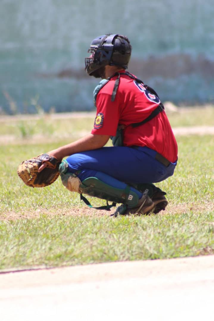 beisbol_fcom's tweet photo. ♥️ 𝗝𝗨𝗘𝗚𝗢 𝗗𝗘 𝗟𝗔𝗦 𝗘𝗦𝗧𝗥𝗘𝗟𝗟𝗔𝗦 💙
Aquí están los feconianos ganadores en las pruebas de habilidades: 🤩
🎯 Tiro al Barril: @Gian_Gil98
💨 Vuelta al cuadro: @ransm02
¡FELICIDADES CAMPEONES! 🎉
#TeamFcom #Comunicacion_agresivo https://t.co/nXqE9mVd7n