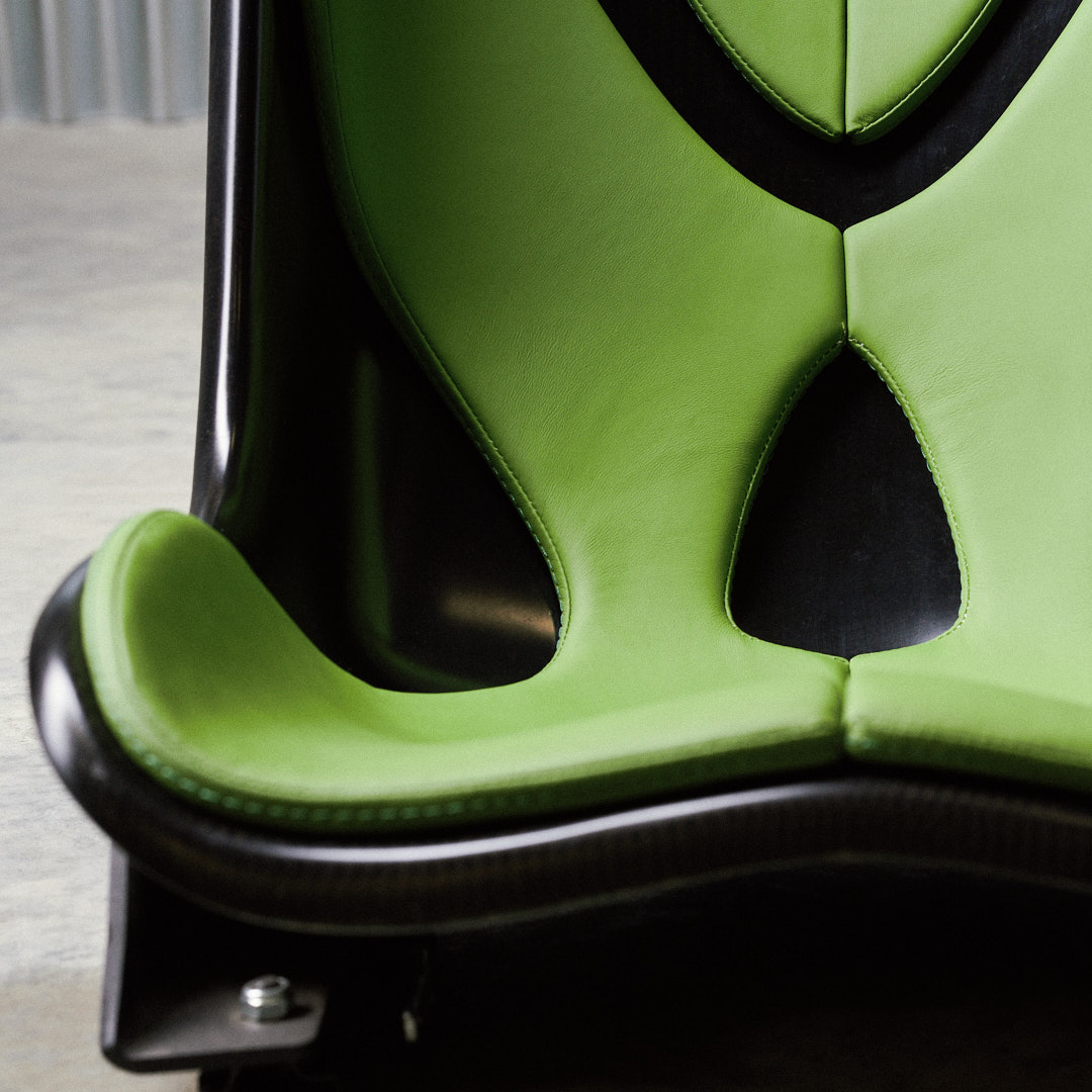 SpectreVehicle's tweet photo. It's a special seat inspired by a classic swimsuit.

#racingseat #automotivedesign #designinspiration #classicmini #drivetastefully #classiccar https://t.co/mEdurR3PQT