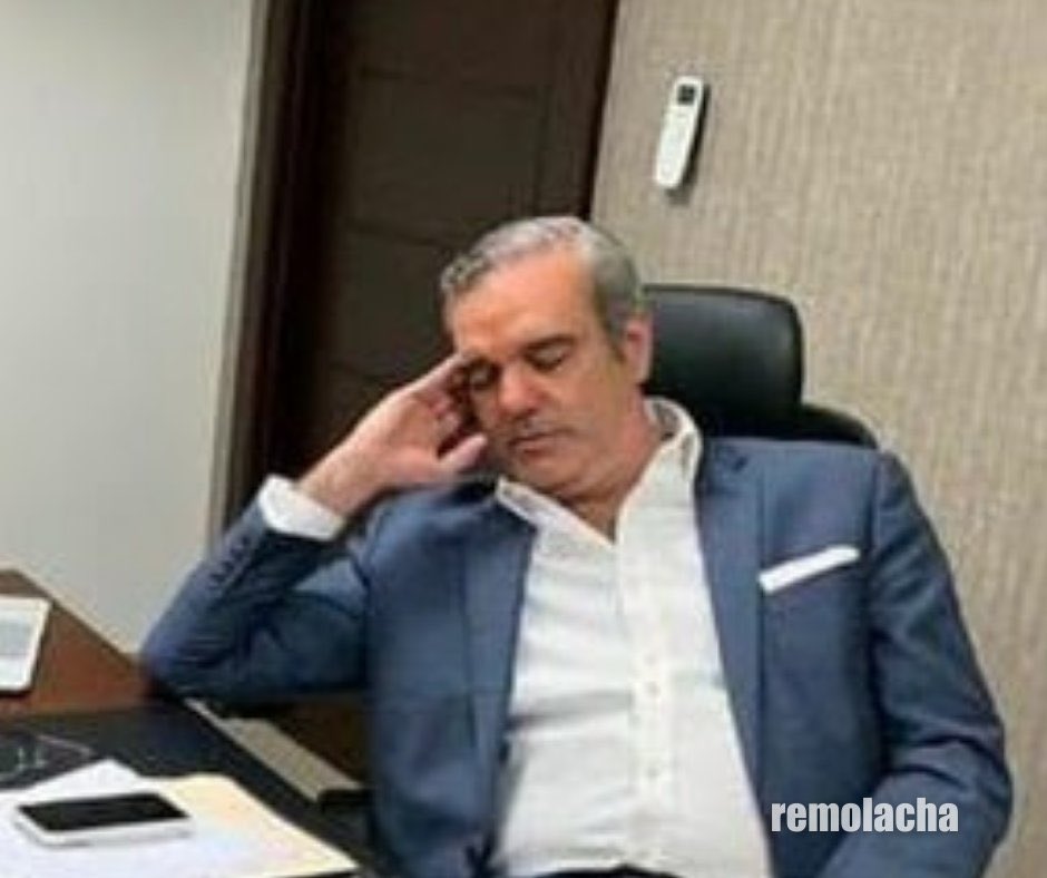 luisabinadersh's tweet photo. Tú sabes lo que es hacer una huelga porque la gasolina está cara, pero comprar gasolina para prender las gomas? Ese es el país que yo estoy gobernando. https://t.co/pH4ozNknww