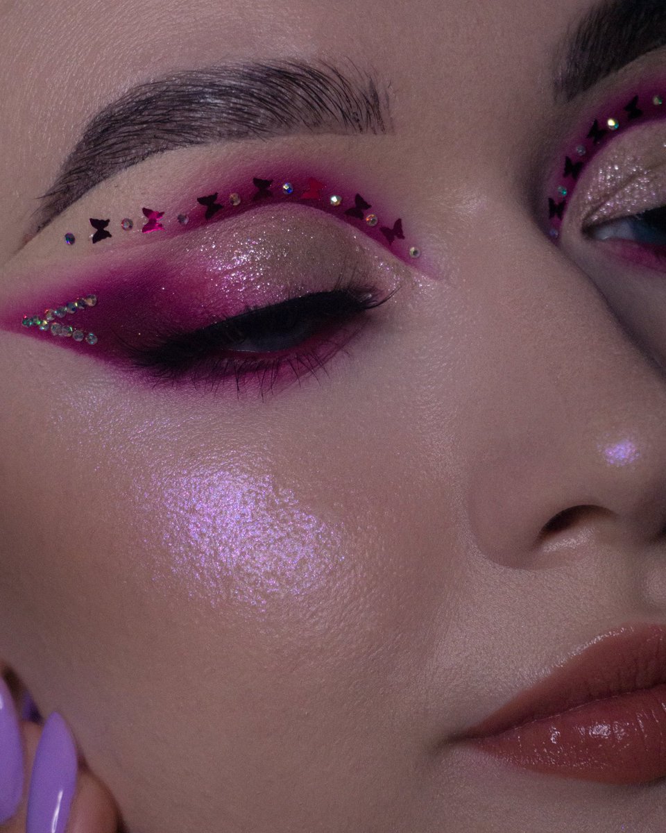 domixkromix's tweet photo. Butterflies fly with @ColourPopCo and @MorpheBrushes 🌸🦋🤍 https://t.co/CAxRNsAEjA