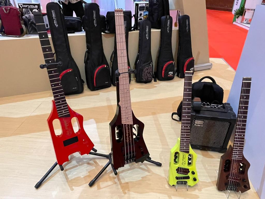 Tapi juga barang dan jasa seperti desain, aplikasi, games dan beberapa sub sektor lain yg selama ini belum mendapatkan perhatian penuh,” papar Sandi. #BanggaProdukUMKM 
#UMKMJadiPrioritas
<a href="/KemenkopUKM/">Kemenkop UKM</a> •••