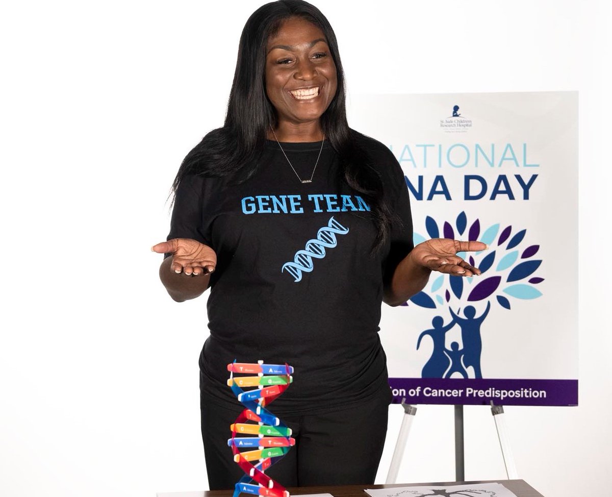 StJudeResearch's tweet photo. On #DNADay, members of the St. Jude Cancer Predisposition team completed their own family trees to help children understand DNA and how it determines the traits they share with their family. Learn about the #CancerPredisposition program. https://t.co/A0krgYXJSS #DNADay2022 https://t.co/IZ4KMNYken