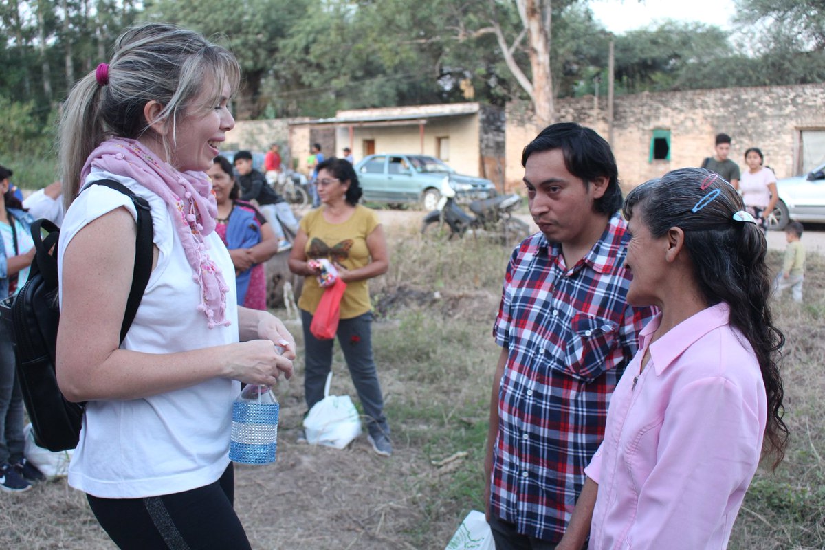 Operativo Sanitario en Pampa Vieja y las Pichanas junto a Karina Moyano🇦🇷💙🤍
Junto A Ernesto Cristian Rivarola, Jorge Rodríguez diputados provinciales,en compañía de Karina Moyano, secretaria de Género del gremio Camioneros, visitaron la localidad de Pampa Vieja💙🤍