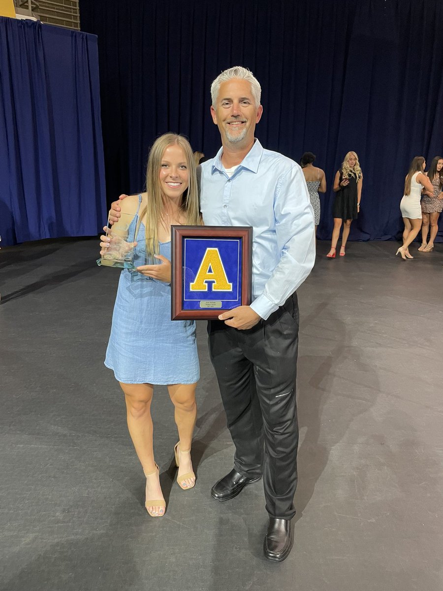 BellesSoccer's tweet photo. Holland’s Award Banquet with Shaelyn and Holly!  Congratulations to our team Holland’s Award recipient Cassidy Hill!  Congrats to Avery McNeme for being selected as the female Athlete Of The Year.  Good year, but AWESOME team! https://t.co/s4ScIVCNFk