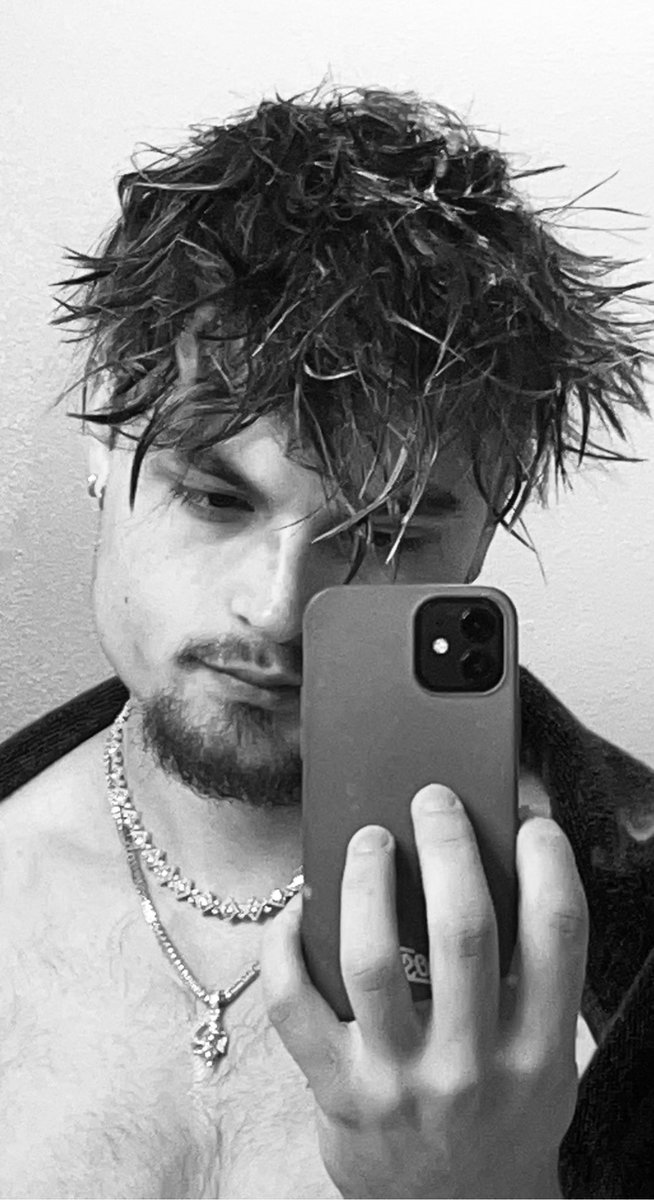 etivory_'s tweet photo. Gotta keep twitter up to date 😌 https://t.co/J9wZpd7tja
