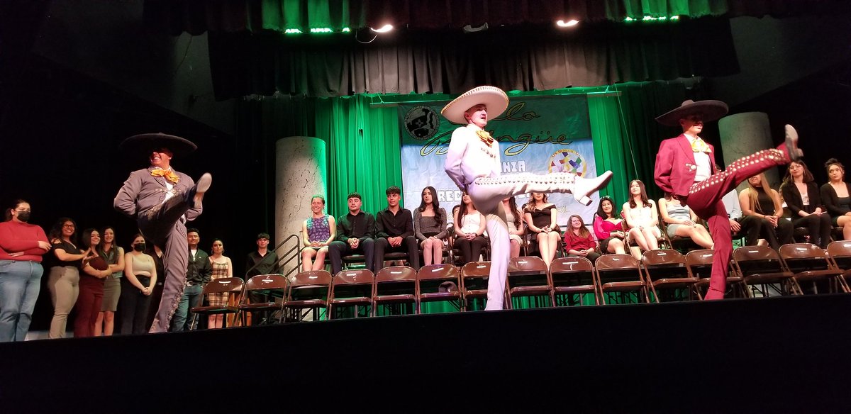 The AHS Sello Bilingue Ceremonia de Reconocimiento! 
<a href="/bulldogs_AHS/">AHS Bulldogs</a> <a href="/ABQschools/">Albuquerque Public Schools</a>