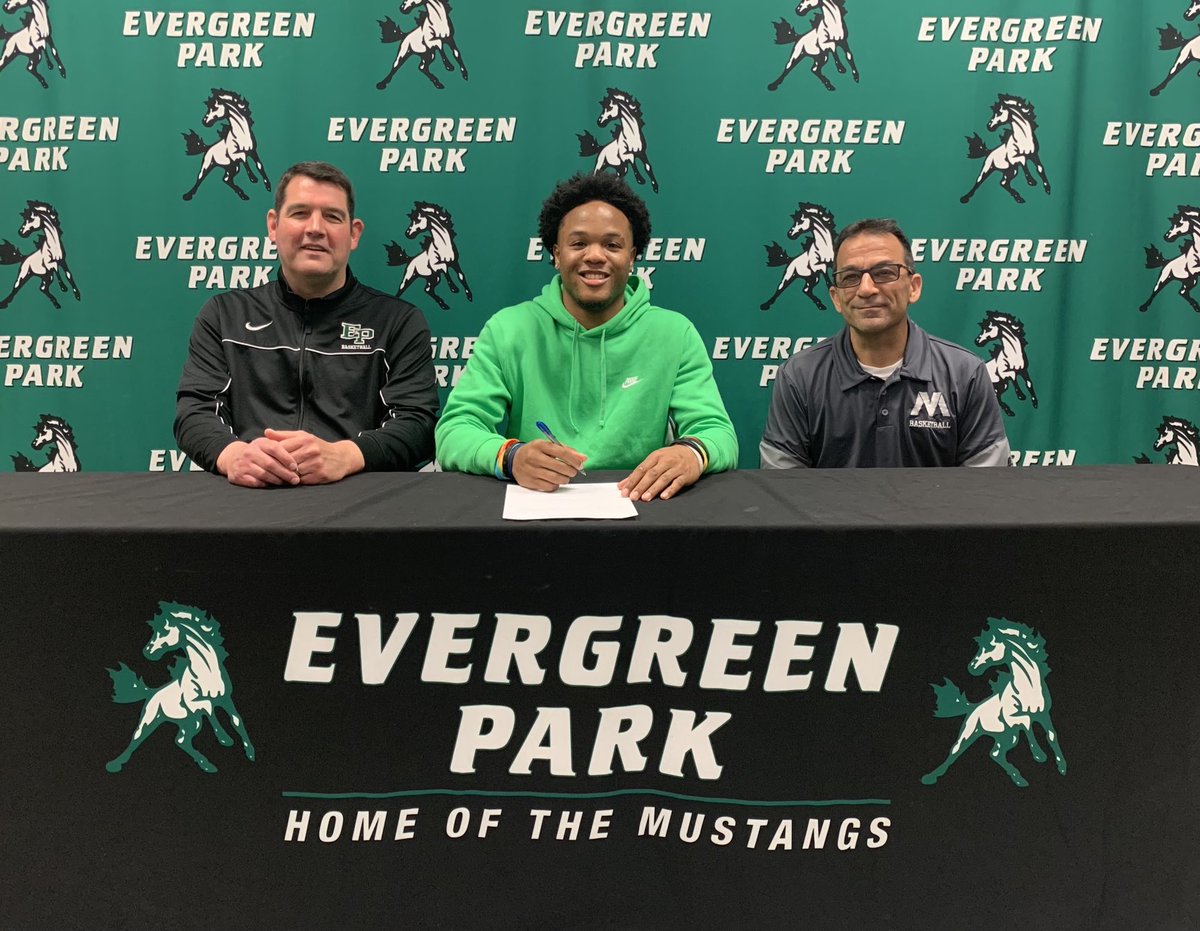 EPCHSAthletics's tweet photo. Congrats to Malik Kelly for signing today to play basketball with Moraine Valley next year! https://t.co/9U8OYtKpNW