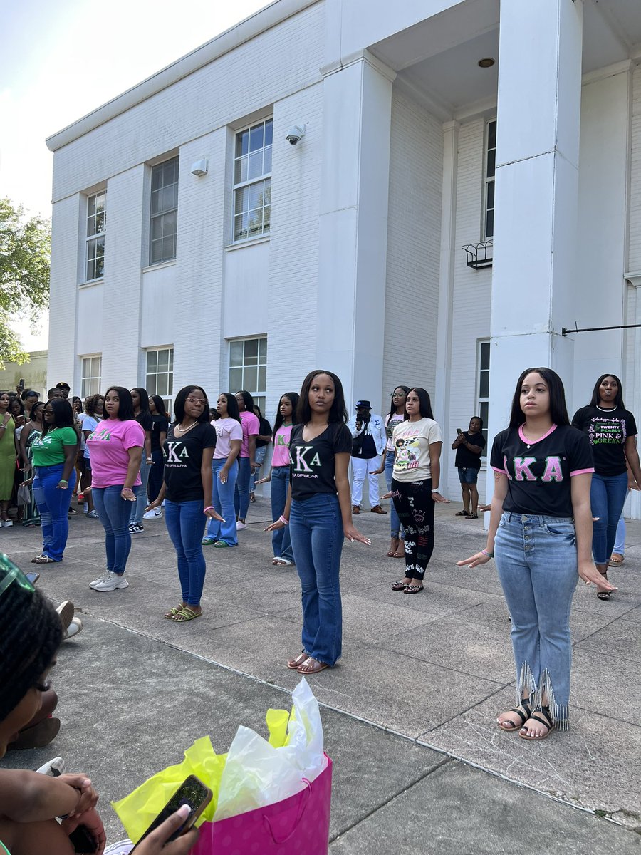 daph1908's tweet image. Look what happened this Saturday!! Congratulations my new sorors. 💕💚@aka1938 @DillardAlumsAve #BetaUp #MyDU