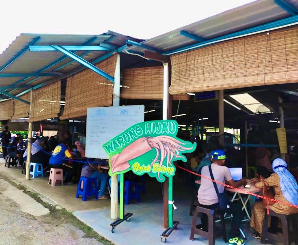 foodhuntingco's tweet photo. Warung femes di Melaka. Orang kata rojak dia sedap. 😋

Warung Hijau Rojak Sotong, Melaka https://t.co/Mebw1tibcL