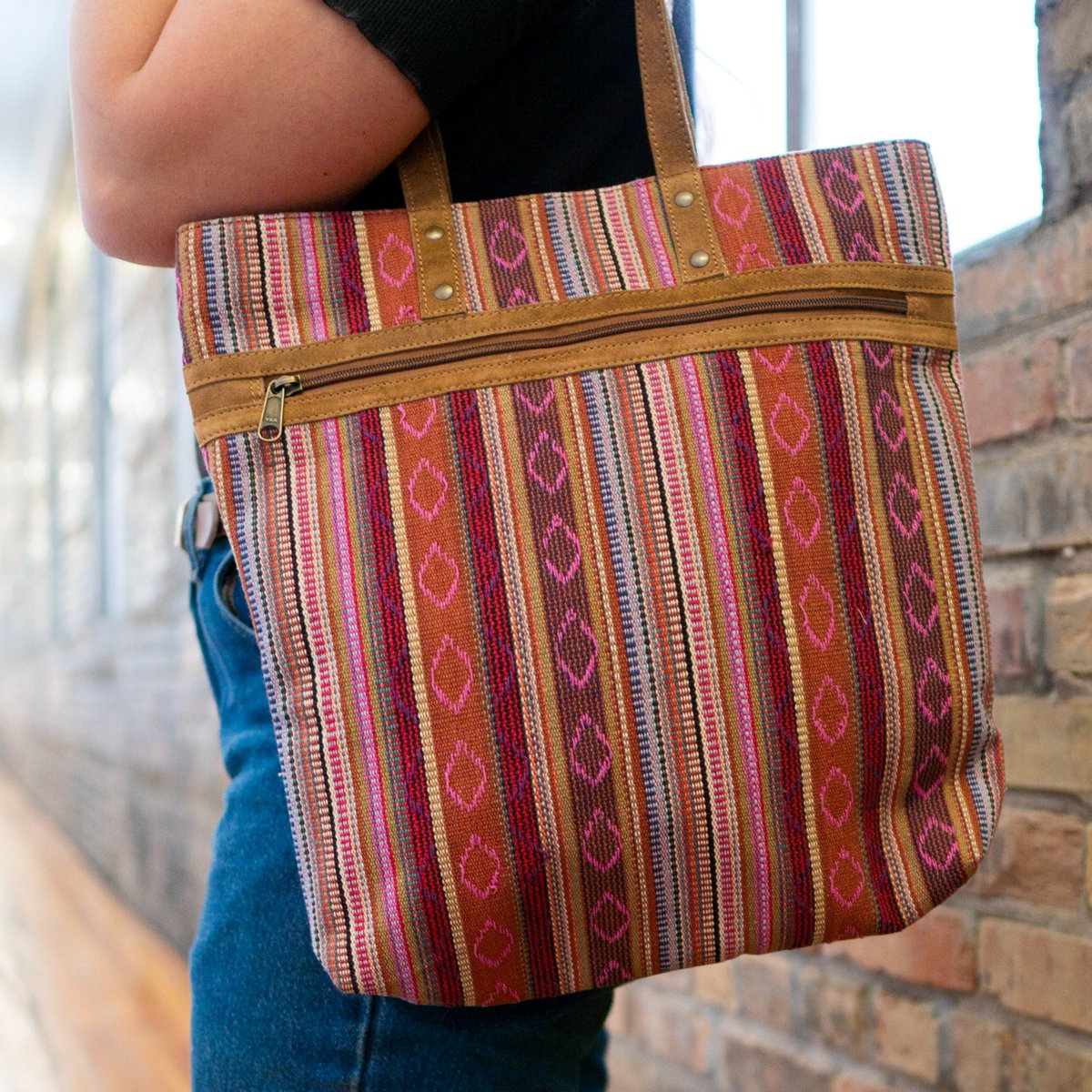 Fair_Anita's tweet image. Did you know that more than 80% of the materials Fair Anita uses are sustainable? Yup! 👉What does that mean to us? Great question. Sustainable materials include recycled metal, upcycled materials, natural materials, deadstock fabric, and organic cotton. #supportethical