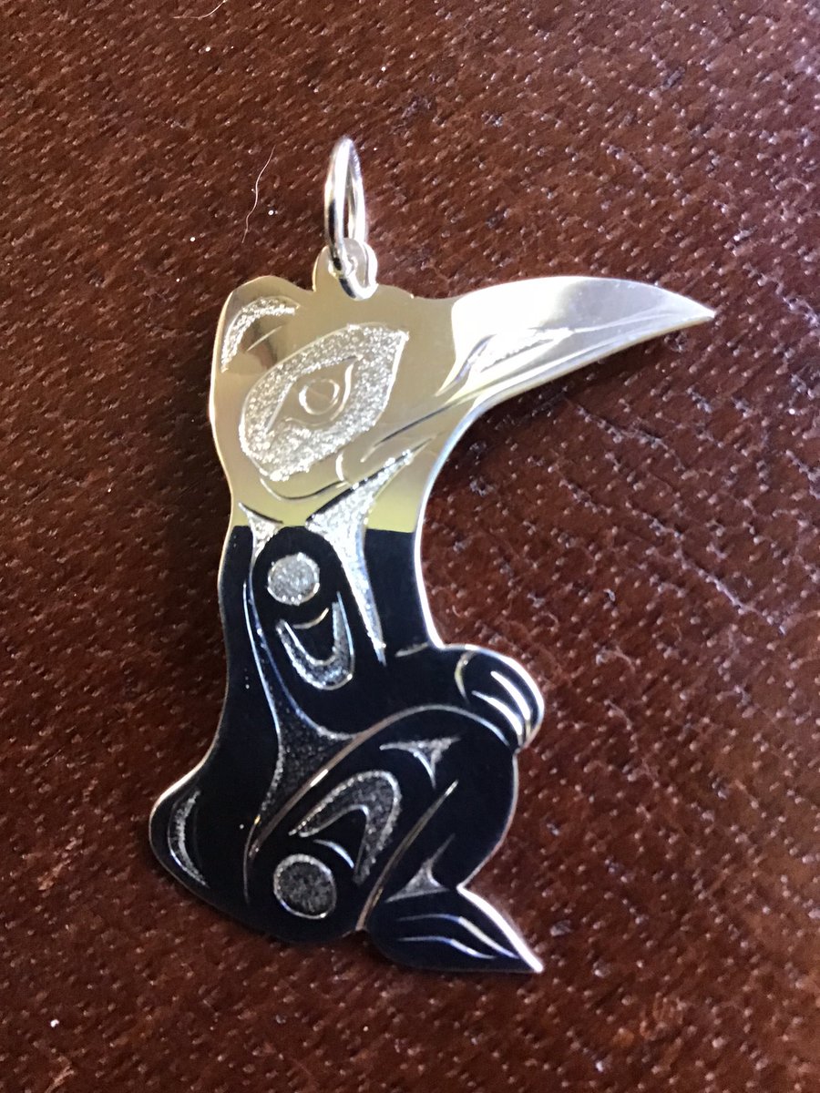 SpiritReflecAr's tweet photo. Raven pendant https://t.co/R8jVNQz3vZ