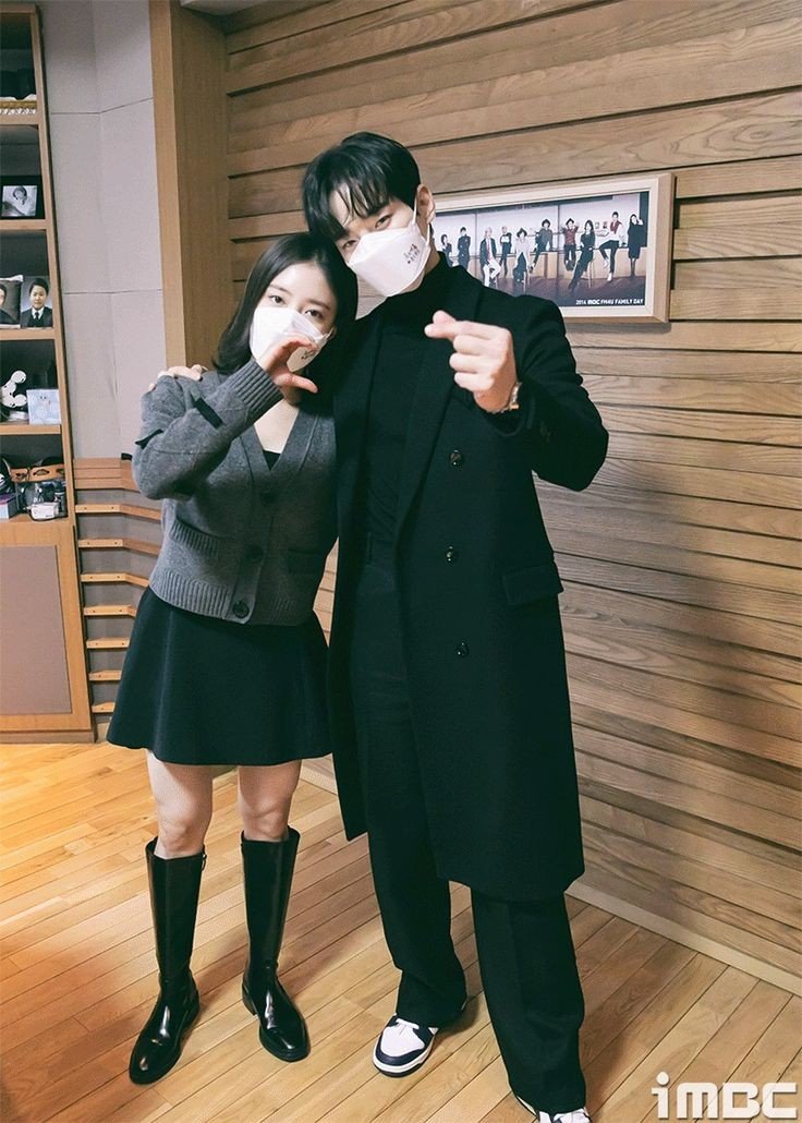sattosejun10969's tweet photo. my certified comfort couples ๐คง๐ค
#HanHyoJoo #ParkHyungSik
#LeeSeYoung #LeeJunHo
#HappinessonNetflix #RedSleeveCuff https://t.co/LNburwH8Gg