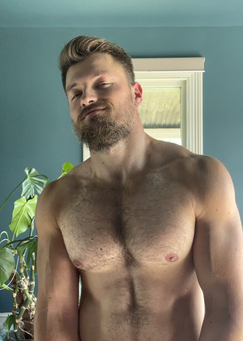 Singlet tan for life https://t.co/oCtoZfXtdM<a href="/tag/bigdickproblems"class="tags"><span>#bigdickproblems</span></a>