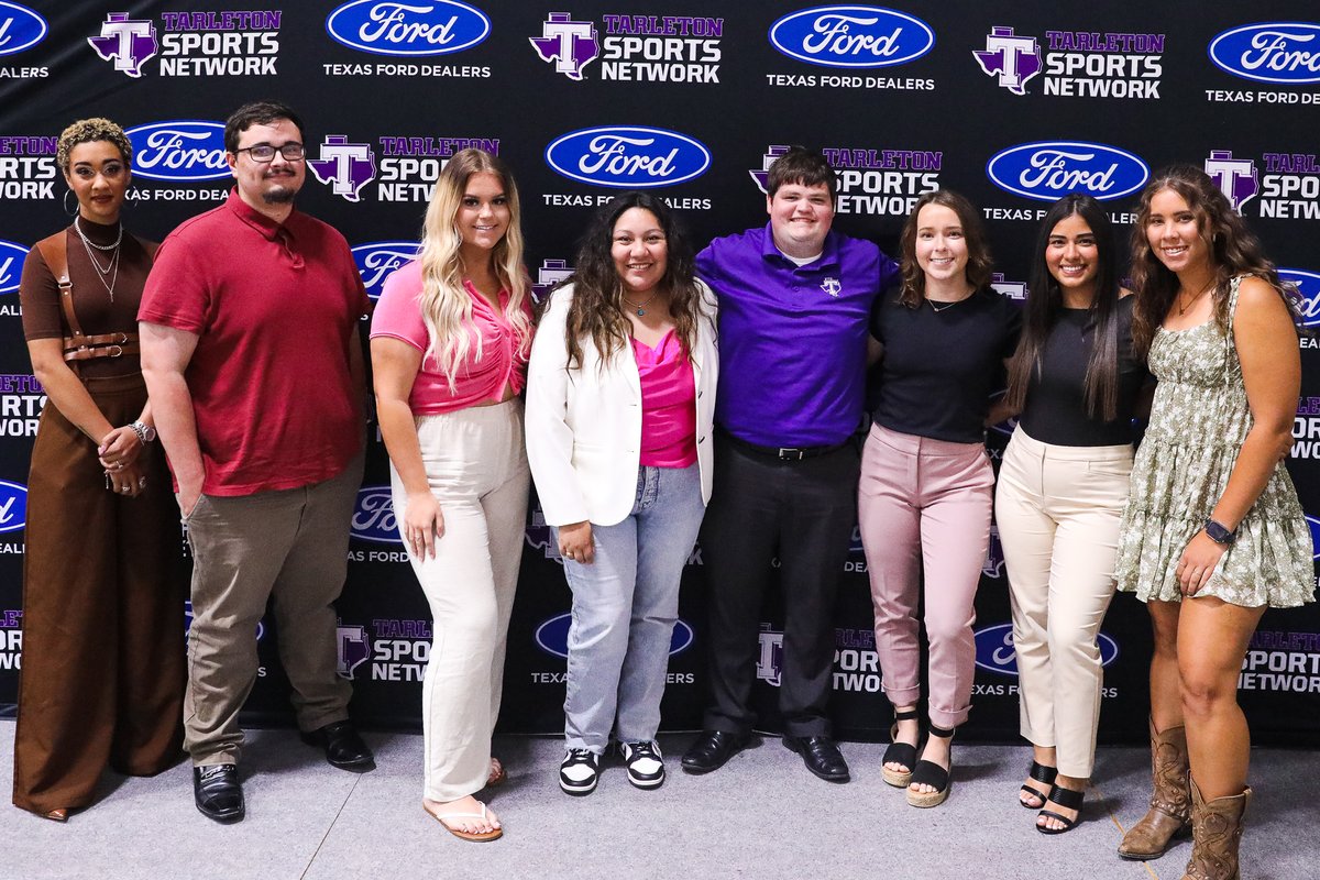 Major props are in order for our 𝙏𝙖𝙧𝙡𝙚𝙩𝙤𝙣 𝙎𝙥𝙤𝙧𝙩𝙨 𝘾𝙤𝙢𝙢𝙪𝙣𝙞𝙘𝙖𝙩𝙞𝙤𝙣𝙨 interns who worked tirelessly behind the scenes all year to get our games on the air and provide you with the social media content we all love 💜